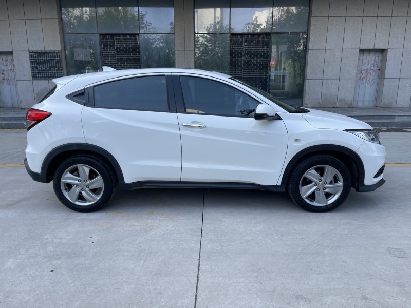 济宁21年本田缤智9