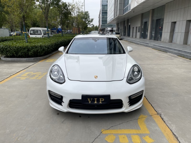 济宁14年保时捷帕拉梅拉1