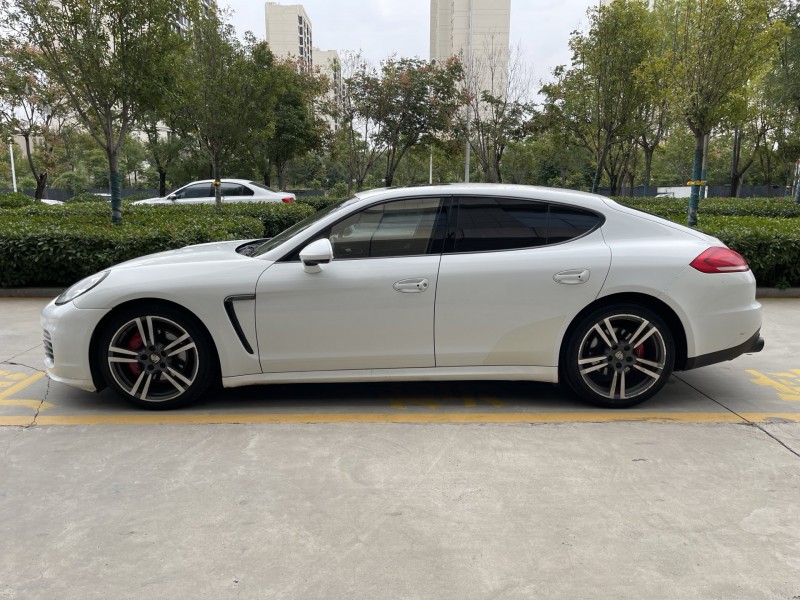 济宁14年保时捷帕拉梅拉4