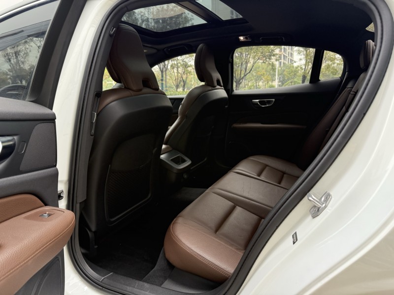 济宁22年沃尔沃S60L5