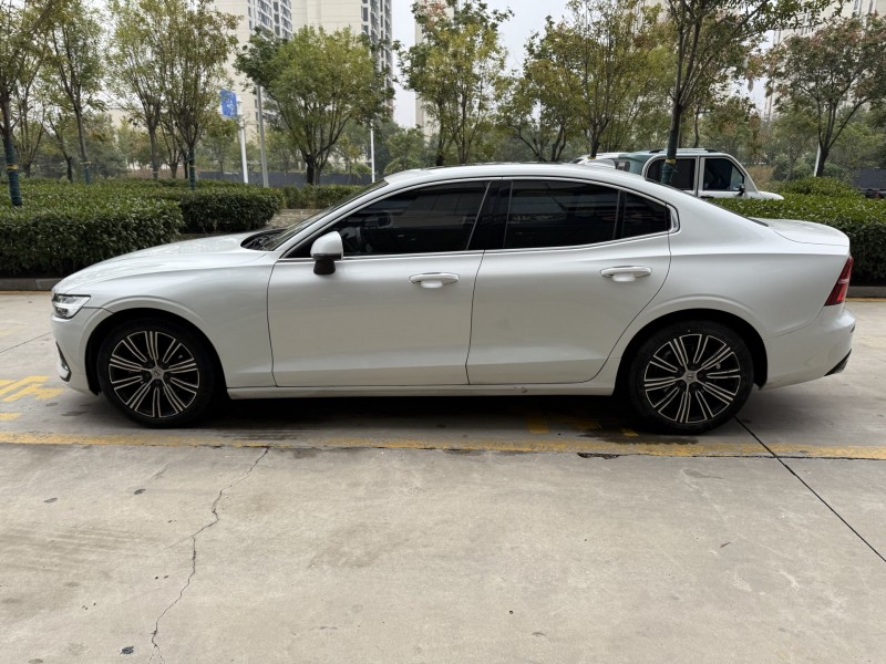 济宁22年沃尔沃S60L8