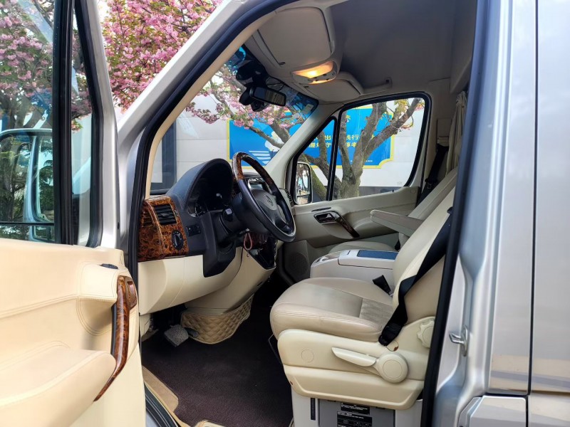 青岛17年奔驰斯宾特4