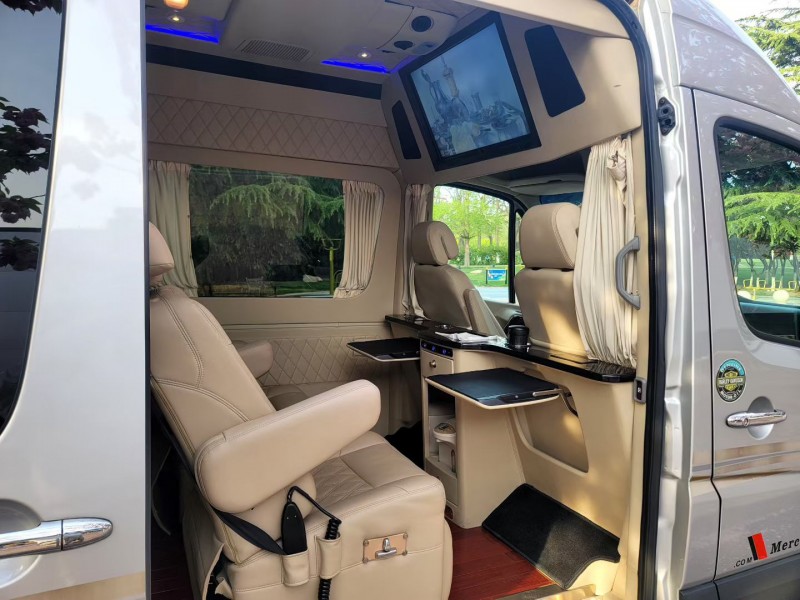 青岛17年奔驰斯宾特5