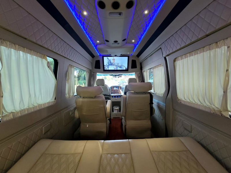 青岛17年奔驰斯宾特6