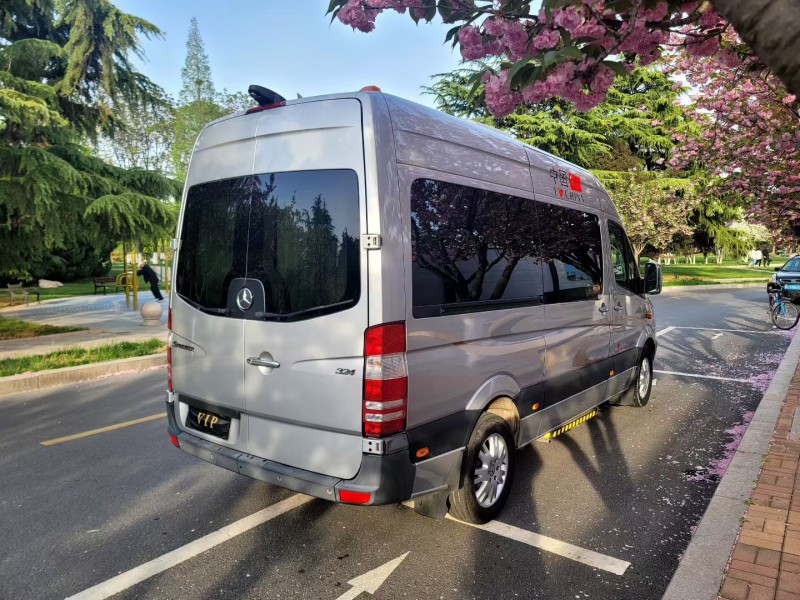 青岛17年奔驰斯宾特8