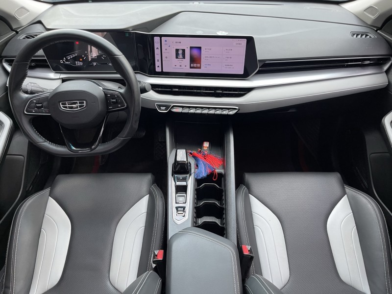 济宁24年吉利缤瑞5