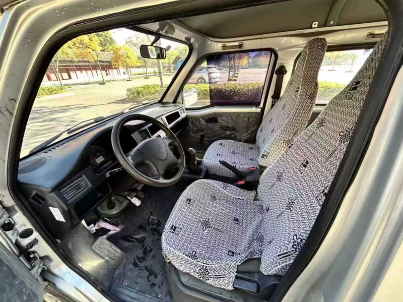 金华20年五菱汽车之光4