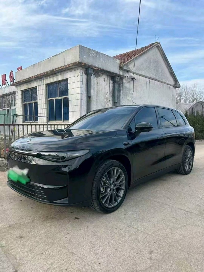 日照25年零跑汽车C102