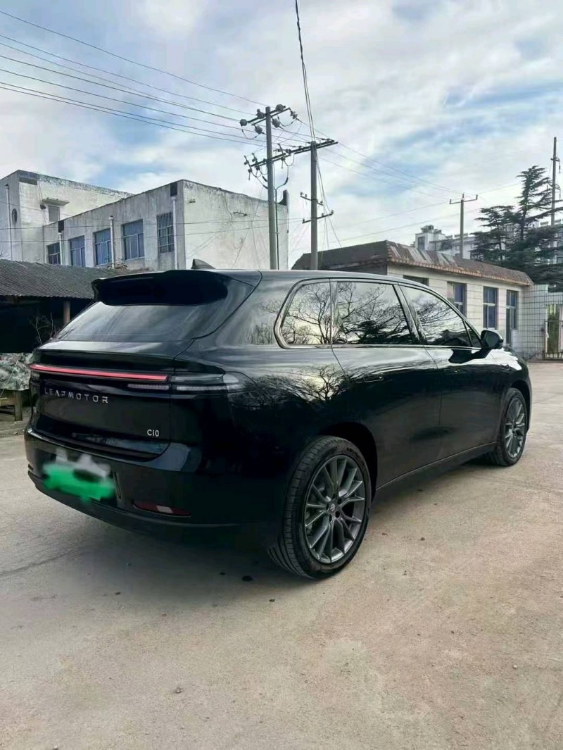 日照25年零跑汽车C104