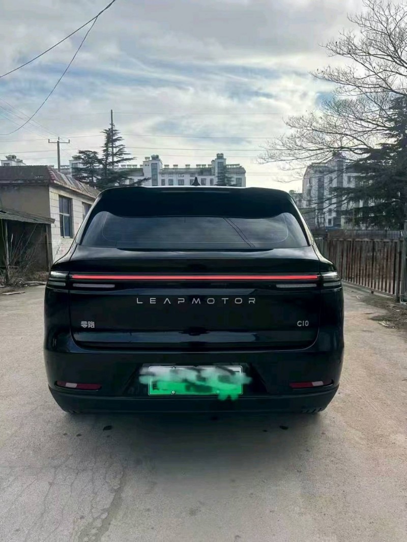 日照25年零跑汽车C106