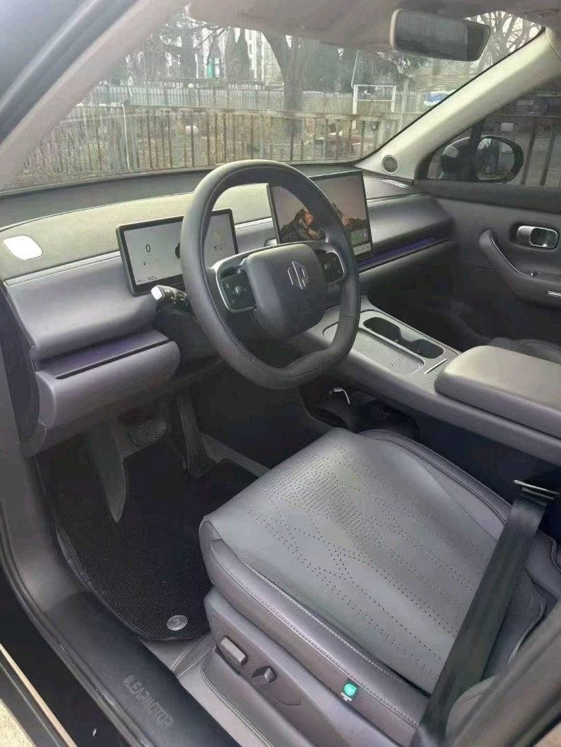 日照25年零跑汽车C107