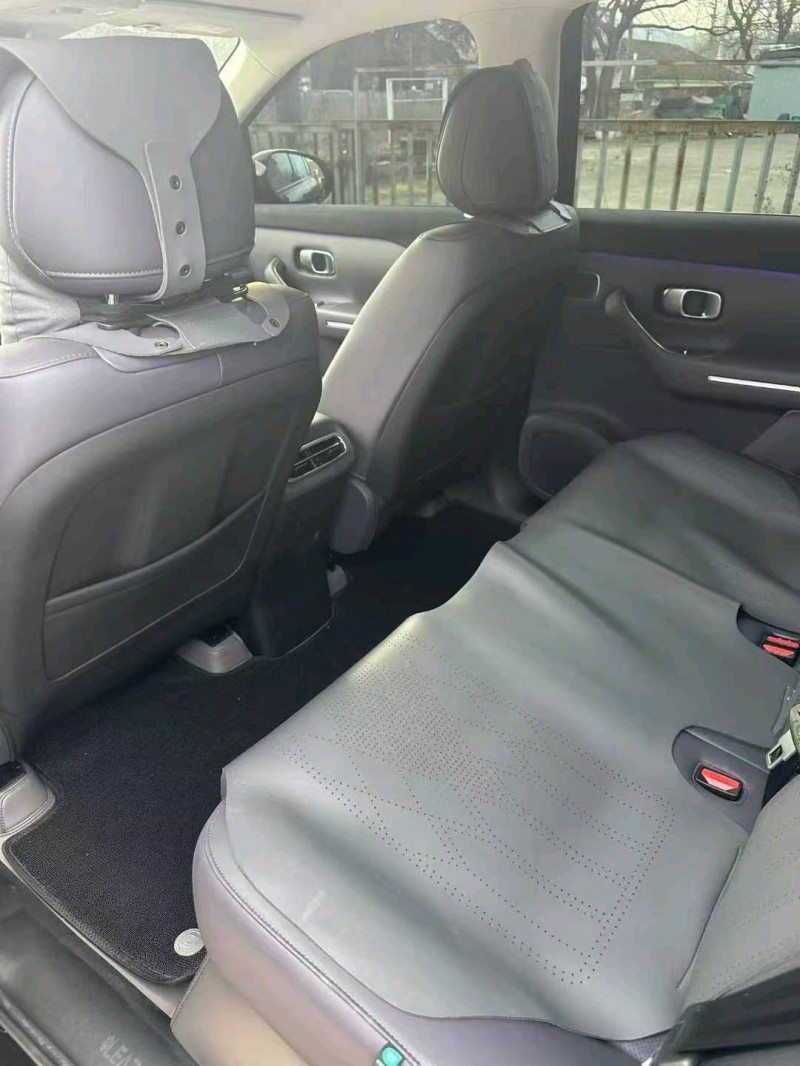 日照25年零跑汽车C109