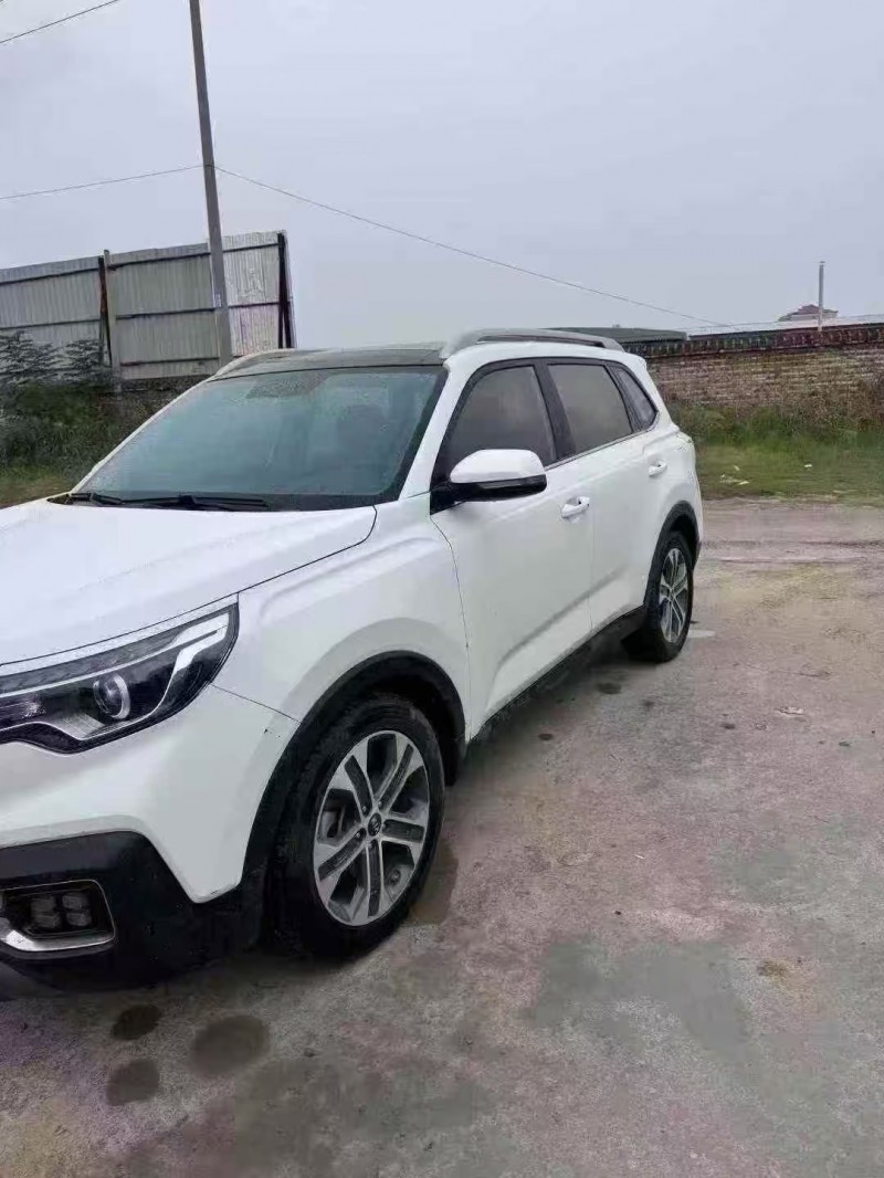 菏泽18年起亚智跑3