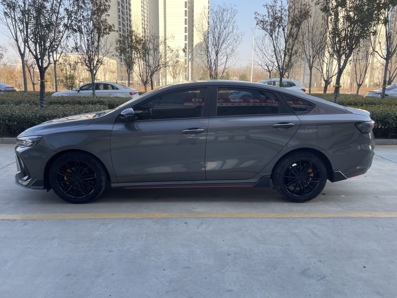 济宁23年吉利缤瑞8