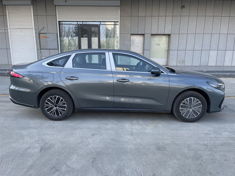 济宁25年吉利银河7