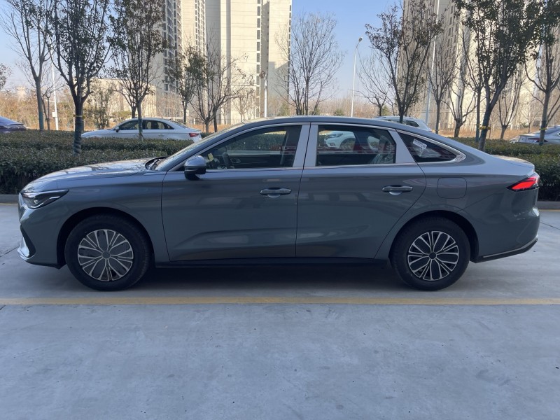 济宁25年吉利银河8