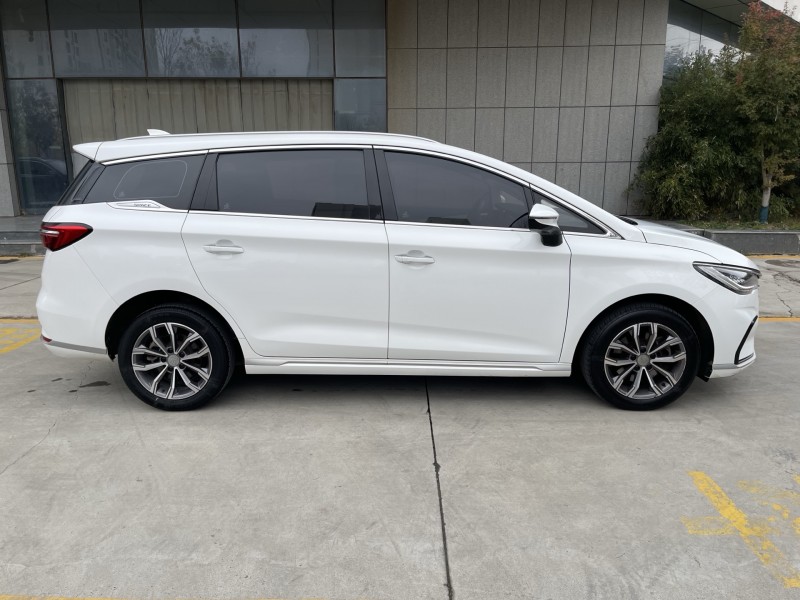 济宁21年比亚迪宋MAX6