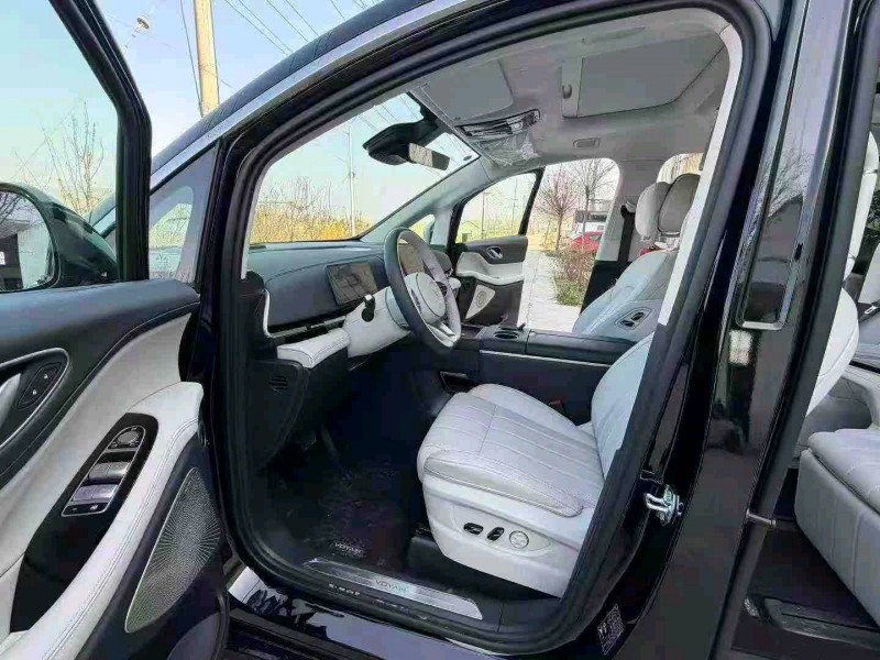 徐州25年岚图汽车梦想家5