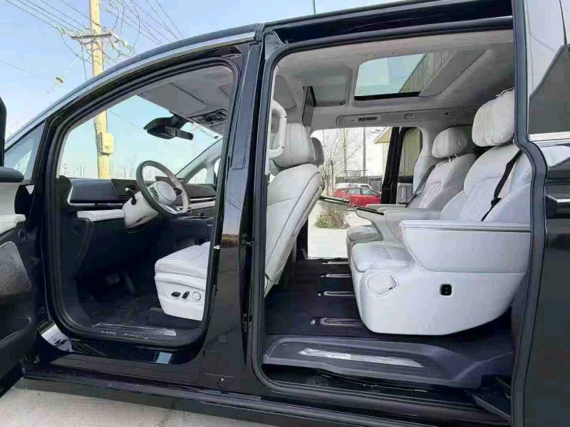 徐州25年岚图汽车梦想家7