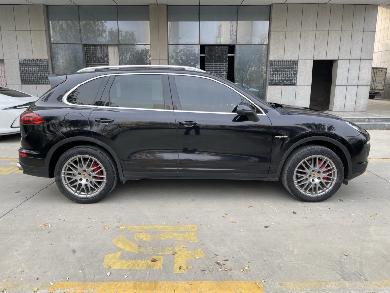 济宁16年保时捷卡宴8