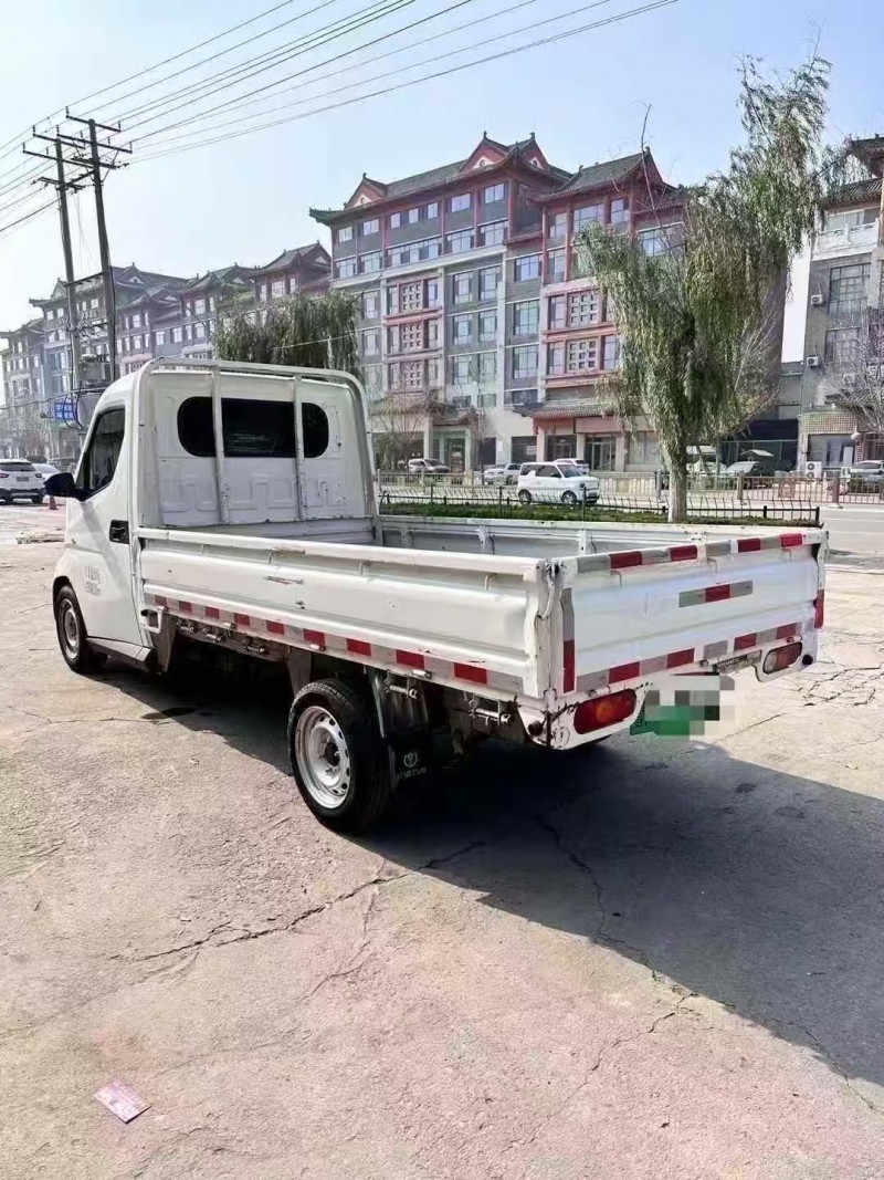 菏泽24年飞碟箱货货车6