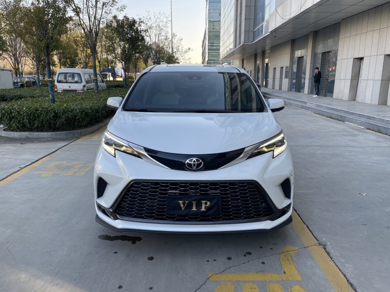 济宁24年丰田格瑞维亚1