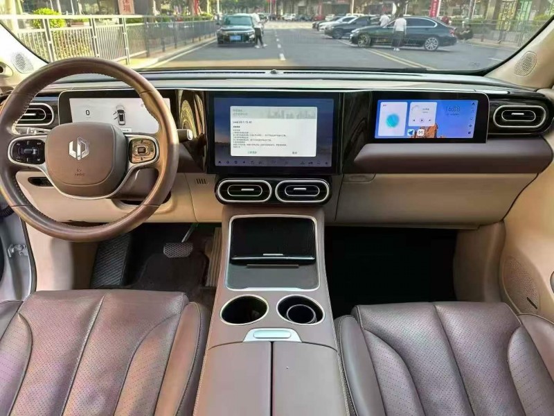 广州23年零跑汽车C115