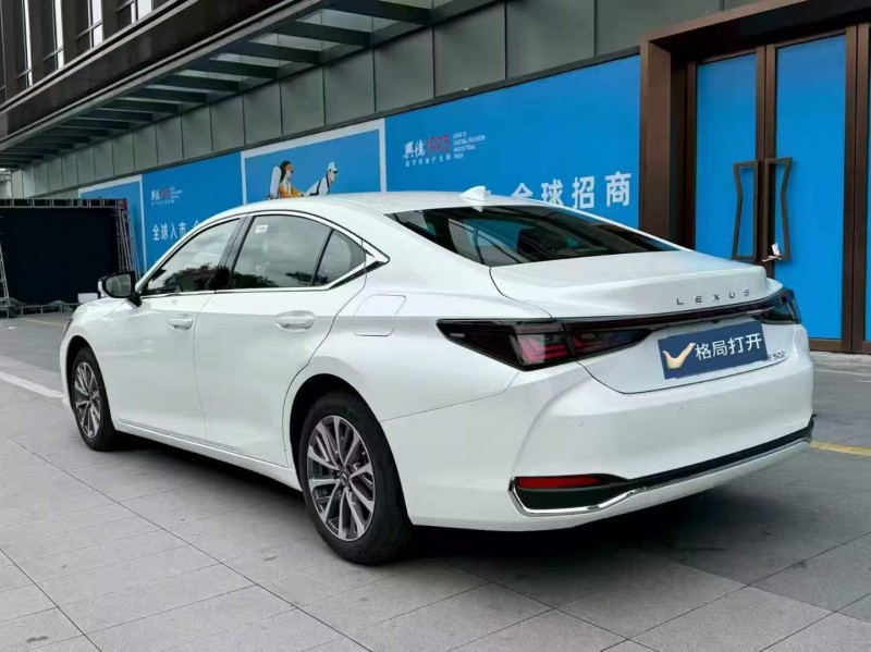 广州25年雷克萨斯ES7