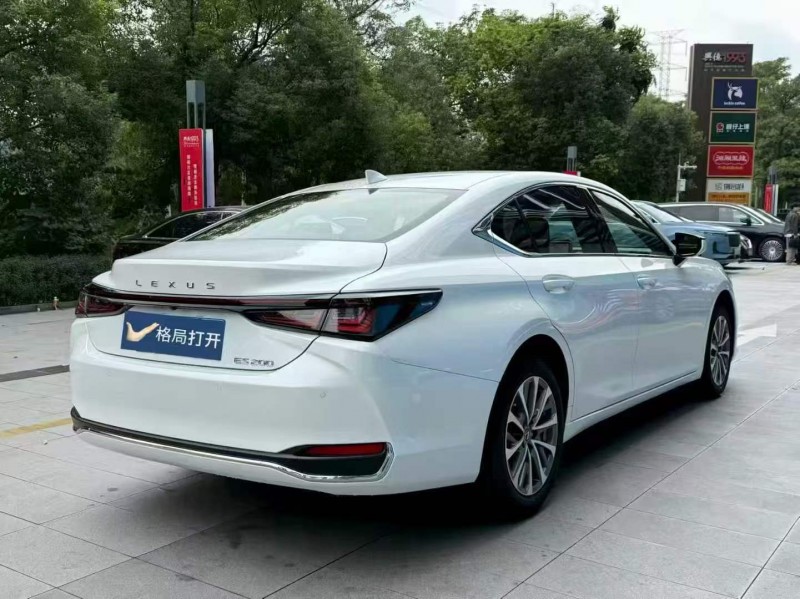 广州25年雷克萨斯ES8