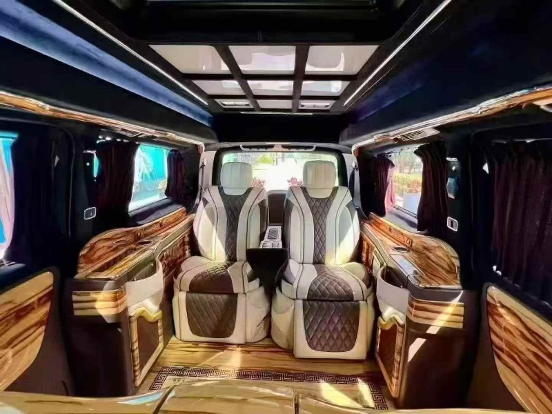 广州18年奔驰威霆4