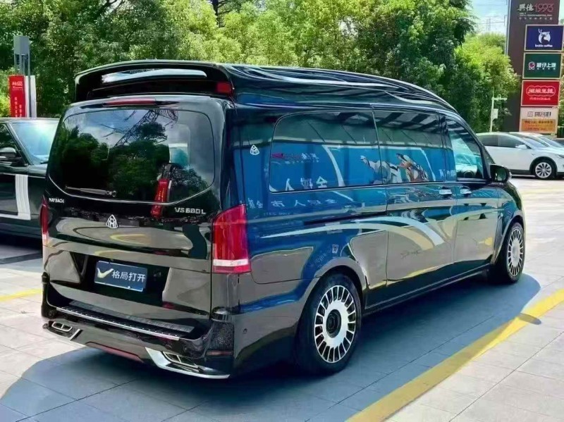 广州18年奔驰威霆8