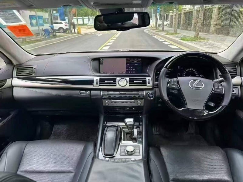 广州16年雷克萨斯LS5