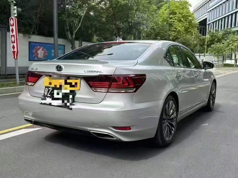 广州16年雷克萨斯LS8