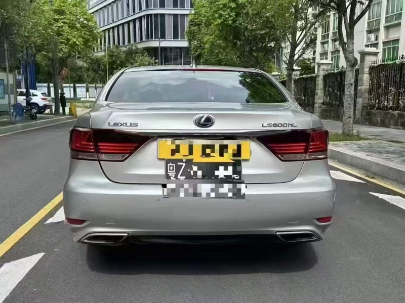 广州16年雷克萨斯LS9