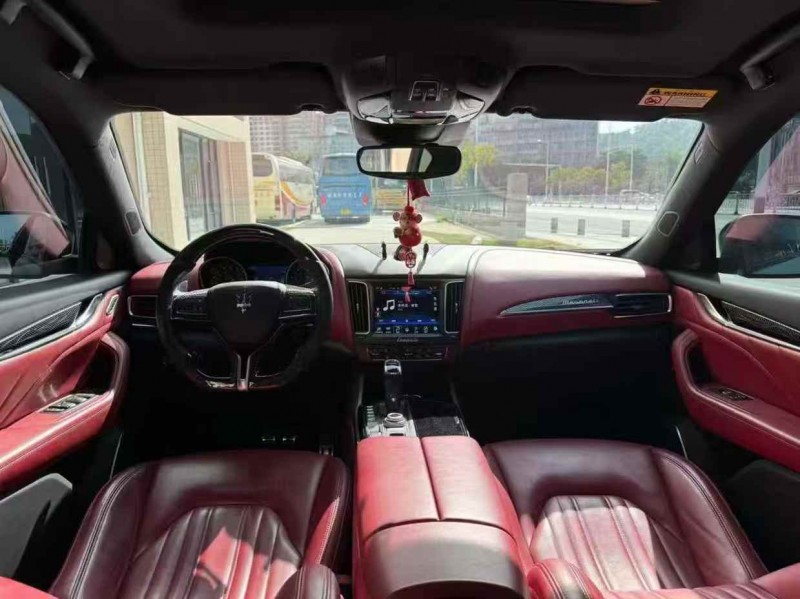 广州19年玛莎拉蒂Levante7