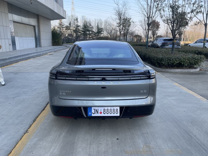 济宁25年奇瑞星途9