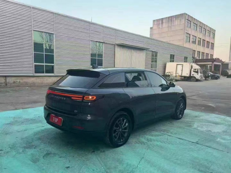 临沂23年零跑汽车C117