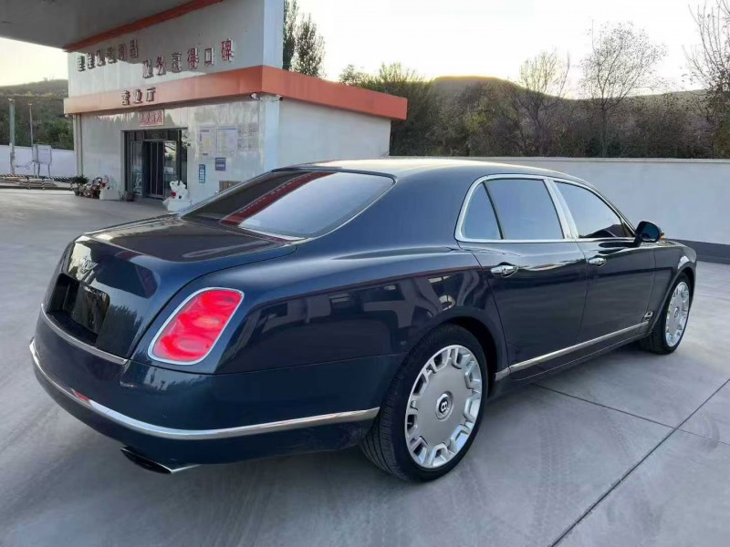 唐山15年宾利慕尚7