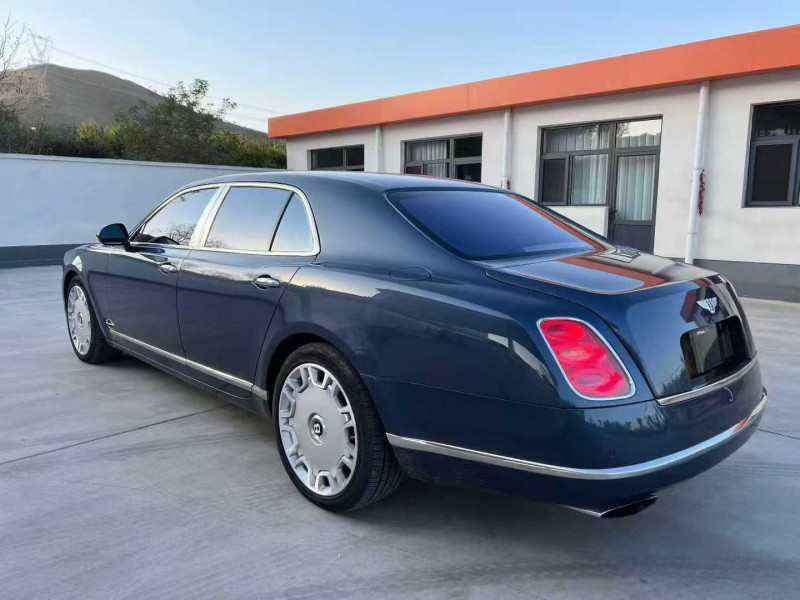 唐山15年宾利慕尚8