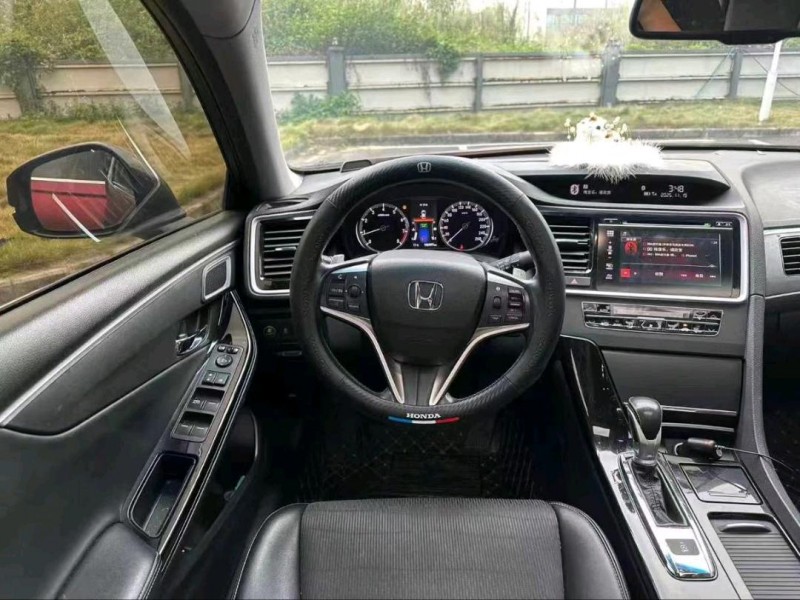 广州16年本田思铂睿8