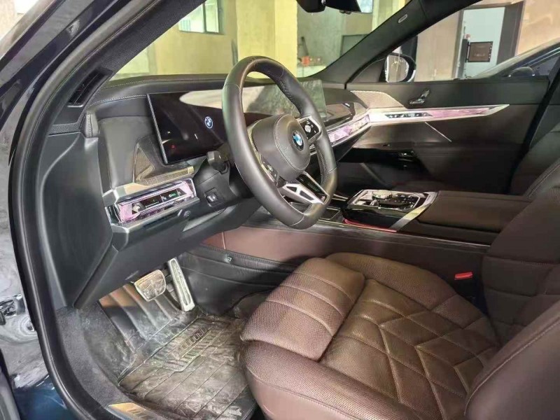 济宁24年宝马7系5