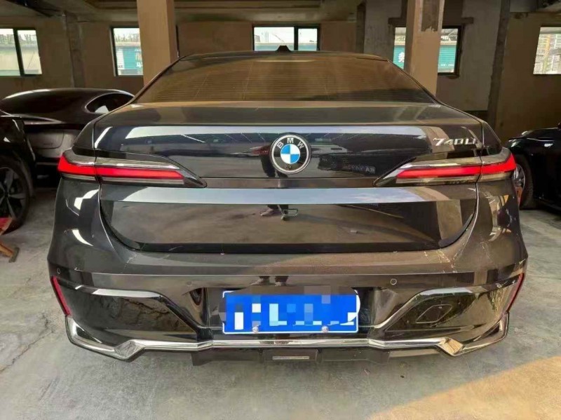 济宁24年宝马7系8