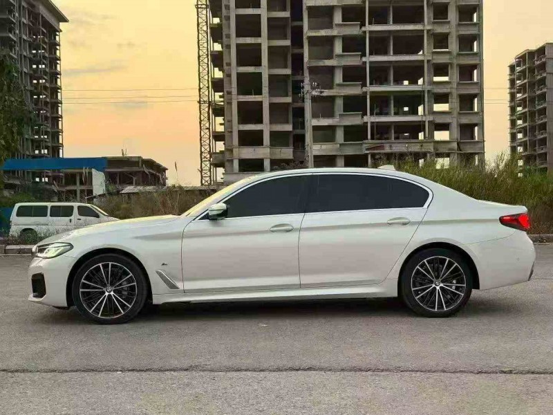 北海22年宝马5系6