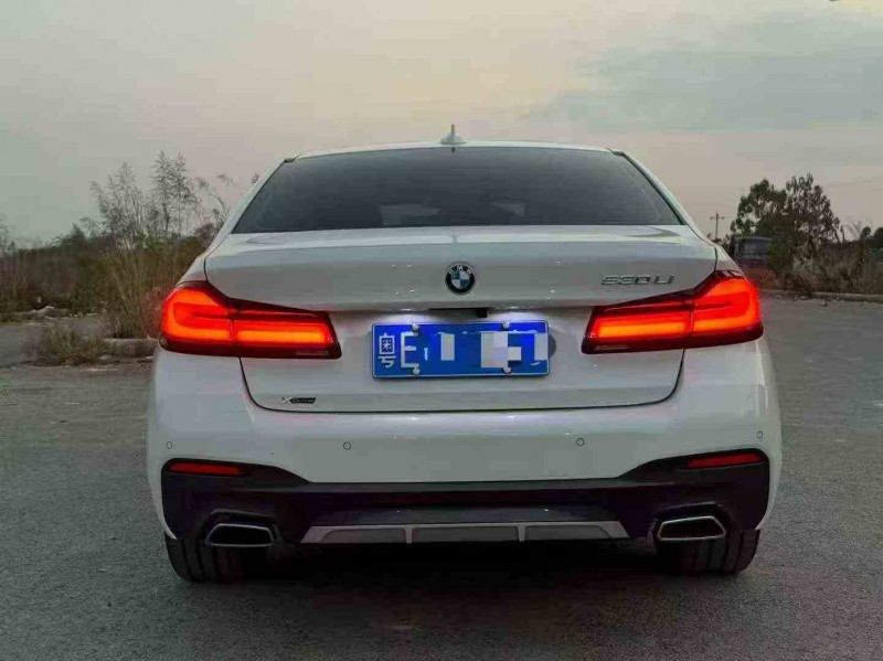 北海22年宝马5系9