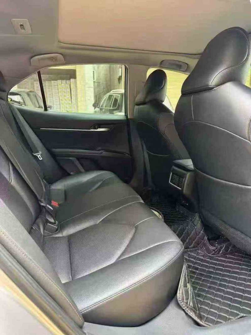 桂林22年丰田凯美瑞7