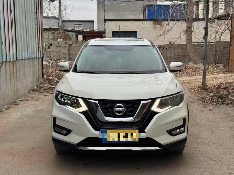 菏泽17年日产奇骏1