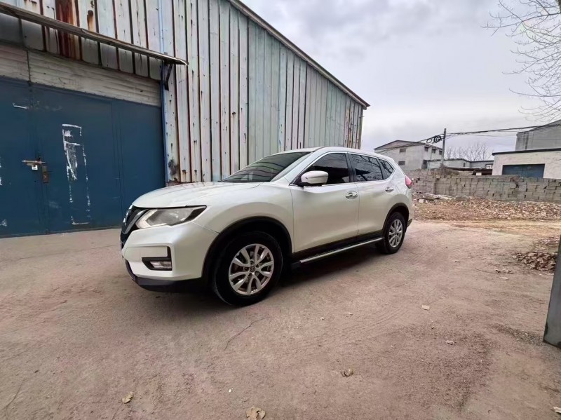 菏泽17年日产奇骏2