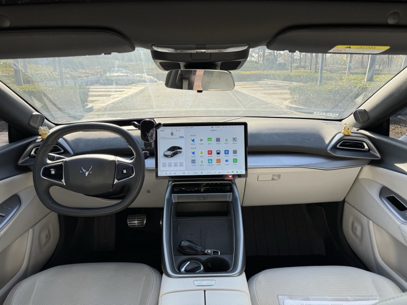 盐城24年极狐汽车阿尔法8