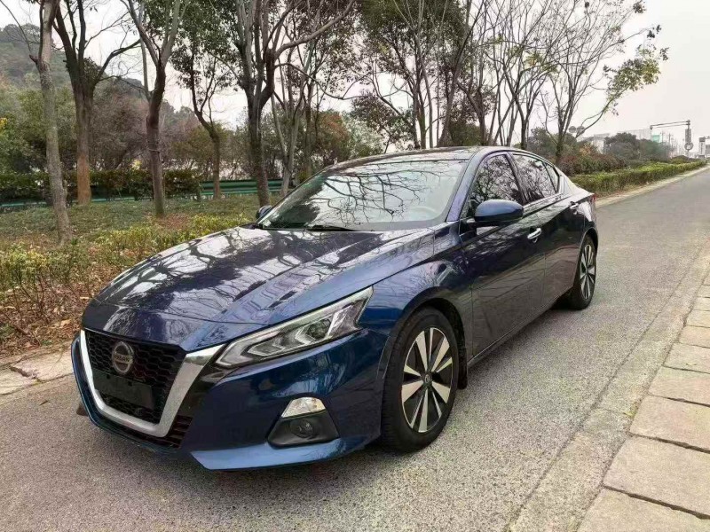 赣州19年日产天籁3