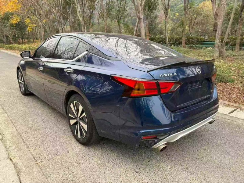 赣州19年日产天籁7